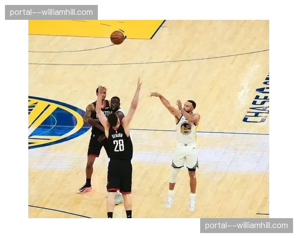 勇士场均失分约114.2分,防守端移动速度下滑明显 勇士场均失分约114.2分,防守端移动速度下滑明显